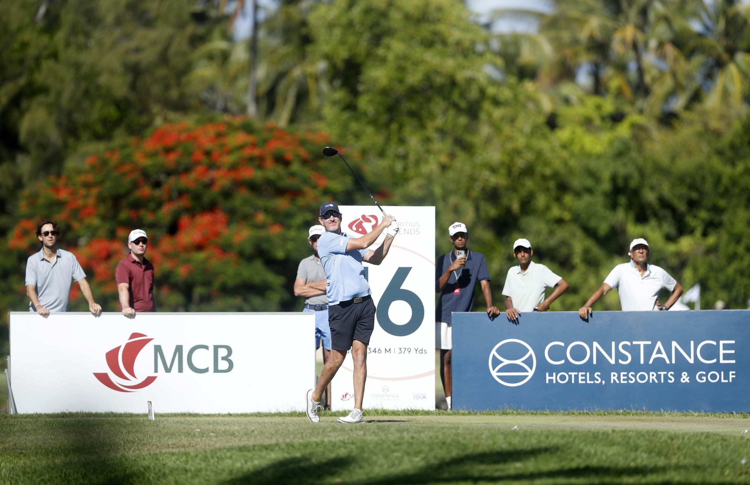Greg Owen beim Abschlag aus der Teebox der 16